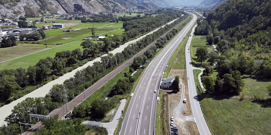 Am Freitag ist ein weiteres Teilstück der Autobahn A9 im Wallis eröffnet worden.