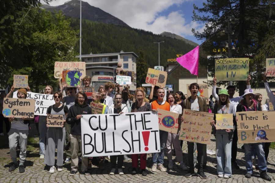 Auch fürs WEF im Januar wurden wieder Demonstrationsgesuche gestellt. Im Bild: Klima-Aktivisten im Mai in Davos GR.