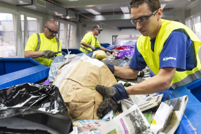 Eine Farbsack-Sortieranlage in Bern: Die Stimmbevölkerung der Stadt hat am 28. November 2021 beschlossen, dass ein entsprechendes System eingeführt werden soll. Die Einführung des Systems wurde bereits mehrmals verschoben. (Archivbild) Müllentsorgung Bern