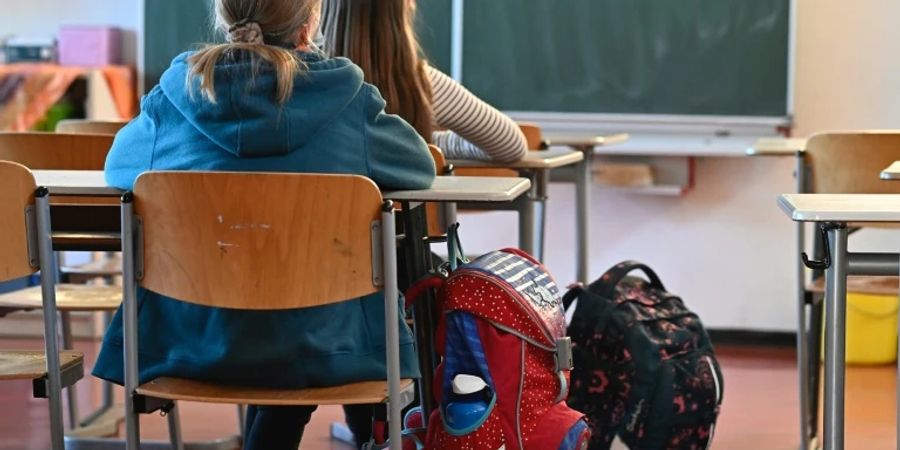 Denn: Die beiden Töchter des Bürgermeisters waren drei Wochen lang von der Schule befreit worden – zusätzlich zu den regulären Weihnachtsferien. (Symbolbild)