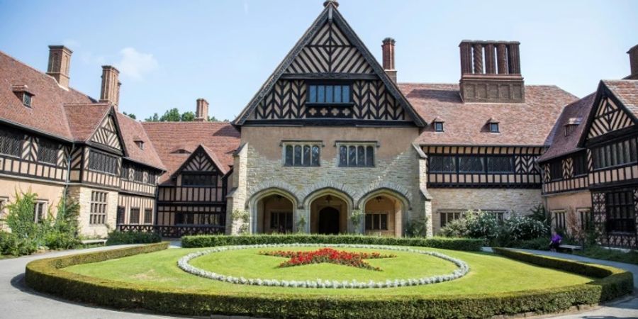 Hohenzollern-Schloss Cecilienhof in Potsdam