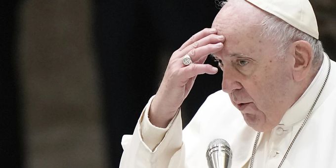 Neujahrsmesse - Papst Franziskus betet für verstorbenen Benedikt XVI.