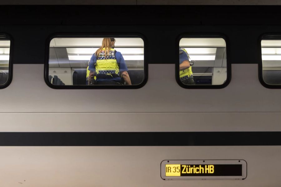 Erfahrungsgemäss würden die Diebstähle im ÖV laut SBB in der Vorweihnachtszeit zunehmen.