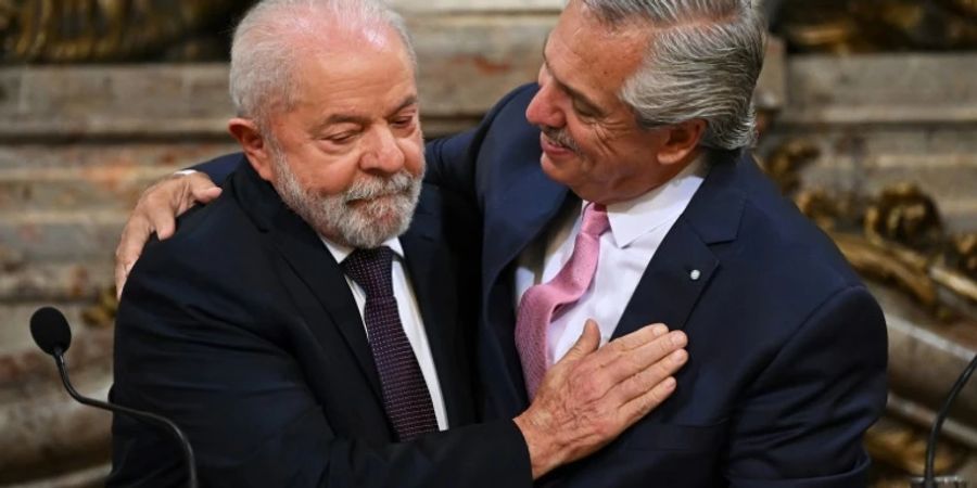 Lula (l.) und Argentiniens Präsident Alberto Fernández