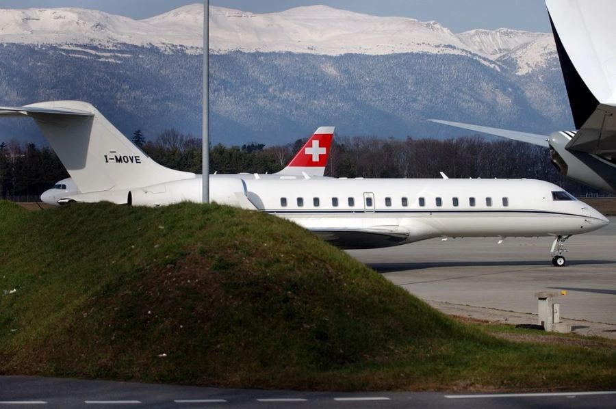 Eine Bombardier B-700-1A10, Global Express am Flughafen Genf.