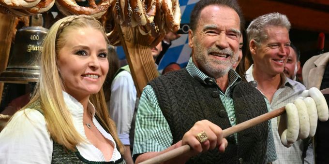Arnold Schwarzenegger und seine Freundin Heather Milligan haben Spass in Österreich. Arnold Schwarzenegger