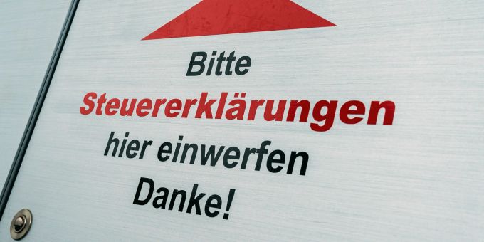 Einwurf Steuererklärung. (Symbolbild) Einwurf Steuererklärung. (Symbolbild)