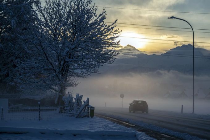 Aktuell herrscht auf Schweizer Strassen Glatteisgefahr. Strassen Schweiz Glatteis