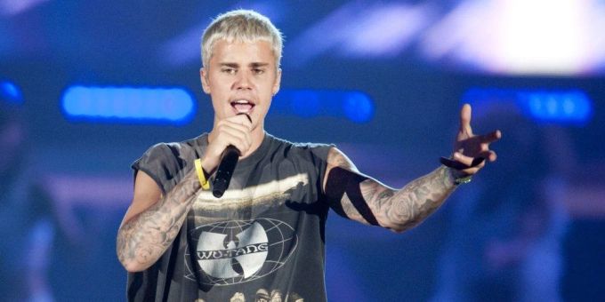 Ärgert sich über neue T-Shirt-Kollektion: Der kanadische Sänger Justin Bieber (28). justin bieber h m
