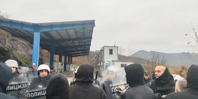 Aus Serbien - Rechtsextreme wollen Grenzübergang zum Kosovo stürmen