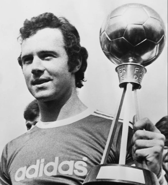 1974 wurde Franz Beckenbauer vom FC Bayern München Spieler des Jahres. Franz Beckenbauer Bayern München