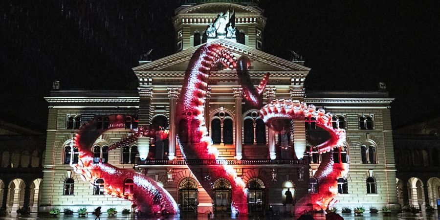 Das Lichtspektakel Rendez-vous Bundesplatz ist am Samstagabend mit einem Besucherrekord zu Ende gegangen: 39'000 Menschen verfolgten die Show am letzten Tag.  (Archivbild)