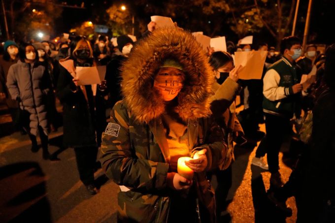 In der Hauptstadt Peking und anderen Millionenstädten gingen Demonstranten zu Hunderten auf die Strassen. china protest
