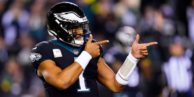 Philadelphia Eagles-Quarterback Jalen Hurts jubelt in der NFL. NFL