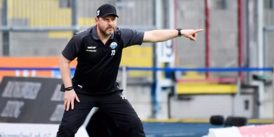 Steht noch beim SC Paderborn unter Vertrag: Trainer Steffen Baumgart. Foto: Swen Pförtner/dpa