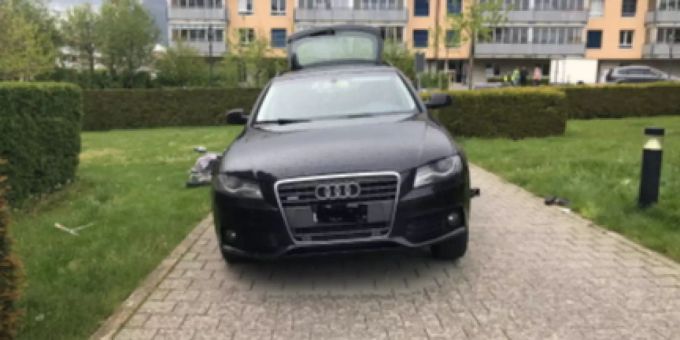 In Bulle FR ist ein Kind unter ein Auto geraten. autounfall bulle
