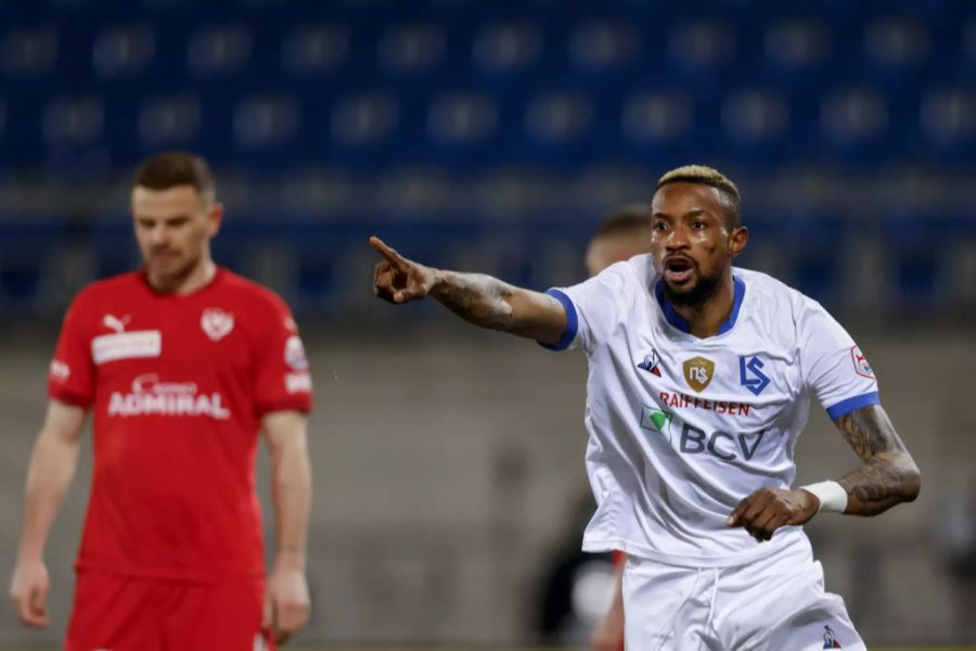 Bolingi Mpangi bejubelt das 1:0 in der Super League für Lausanne.