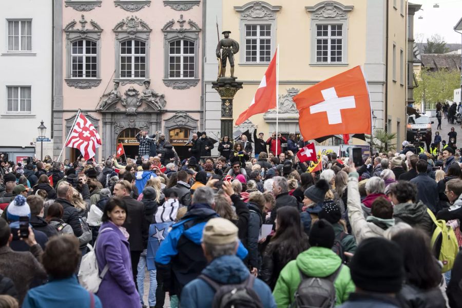 Auch in Schaffhausen wurde gegen die Massnahmen im Kampf gegen das Coronavirus demonstriert. Dies am 17. April.