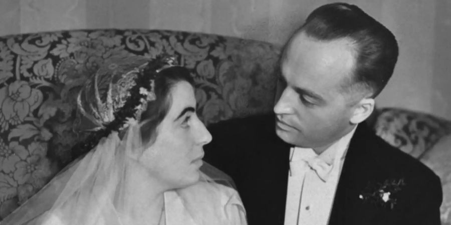 Ein Hochzeitsfoto von Erna und Helmut (undatierte Aufnahme von 1932). Foto: --/NDR/sagamedia Film- und Fernsehproduktion/dpa