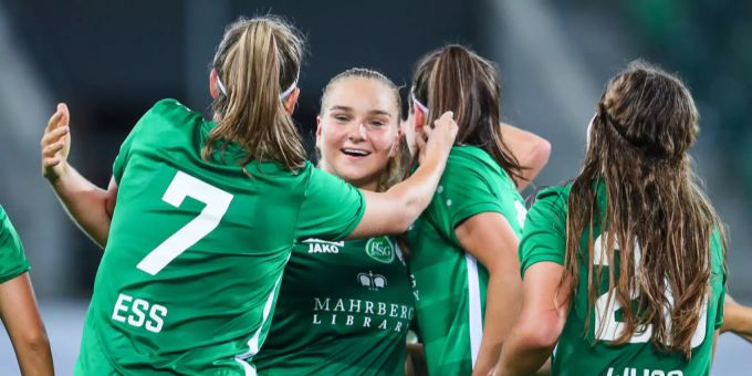 Das Team FC St.Gallen-Staad jubelt über einen Treffer. FC St.Gallen 1879