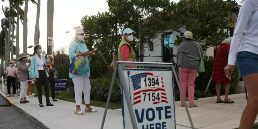 Schlange vor einem Wahllokal in Palm Beach