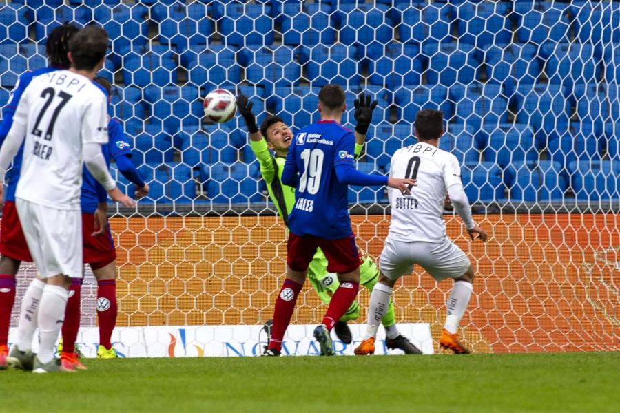 Goalie Heinz Lindner gerät immer mehr in den Mittelpunkt.