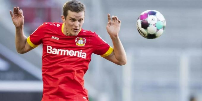 Fällt nach einer Meniskus-OP für Bayer Leverkusen länger aus: Sven Bender in Aktion. Foto: Tom Weller/dpa Fällt nach einer Meniskus-OP für Bayer Leverkusen länger aus: Sven Bender in Aktion. Foto: Tom Weller/dpa