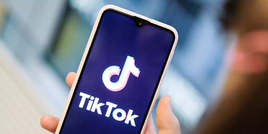 Die EU-Kommission hat gegen den Kurzvideodienst TikTok eine Überprüfung eingeleitet. Der Grund sind aggressive Werbetechniken, die auf Kinder abzielen sollen.(Archivbild)