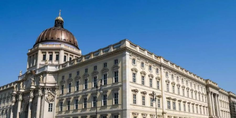 Nach einem digitalen Vorspiel will das Berliner Humboldt Forum nun Mitte Juli seine Türen für Besucherinnen und Besucher öffnen. Foto: Jens Kalaene/dpa-Zentralbild/dpa