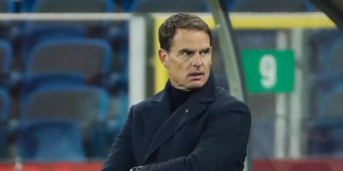 Bondscoach Frank de Boer stehen zunächst überwiegend Spieler aus der heimischen Ehrendivision zur Verfügung. Foto: Czarek Sokolowski/AP/dpa Bondscoach Frank de Boer stehen zunächst überwiegend Spieler aus der heimischen Ehrendivision zur Verfügung. Foto: Czarek Sokolowski/AP/dpa