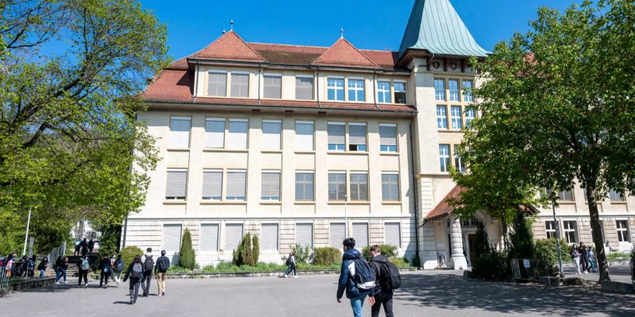 Schulhaus III Bezirksschule in Grenchen.