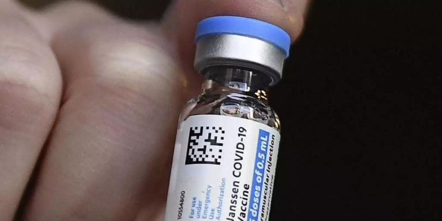 Der Corona-Impfstoff des US-Pharmakonzerns Johnson &amp; Johnson muss nur einmal verabreicht werden. Foto: Jessica Hill/FR125654 AP/dpa