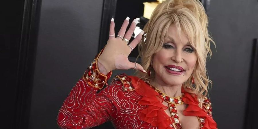 Vielleicht später - Dolly Parton schlägt eine Ehrung des Bundesstaats Tennessee aus. Foto: Jordan Strauss/Invision/AP/dpa