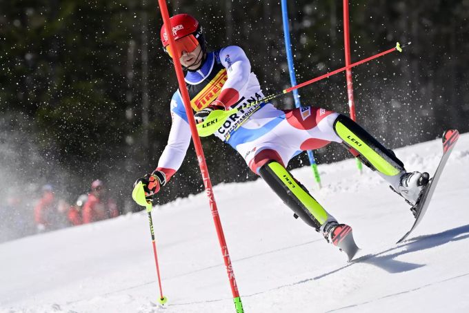 Loïc Meillard scheidet beim WM-Slalom in Führung liegend aus. Loïc Meillard