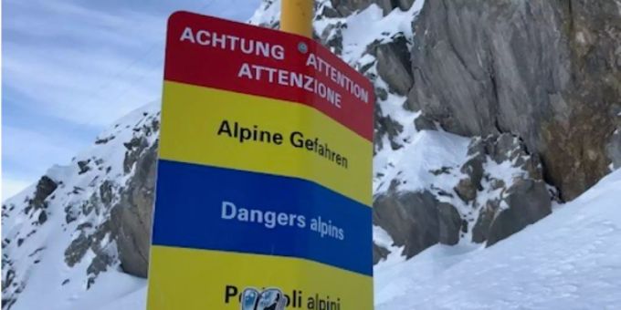 Das Skifahren ausserhalb der gesicherten Piste ist gefährlich.
