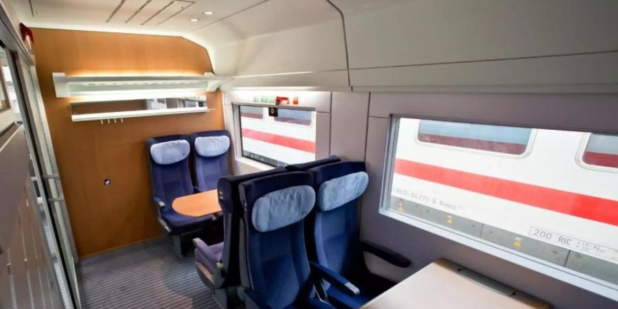 Wird von vielen Menschen in Deutschland weiterhin verschmäht: Nach einer aktuellen Umfrage würde eine Mehrheit eine Flugreise nicht mit einer Bahnfahrt ersetzen. Foto: picture alliance / dpa