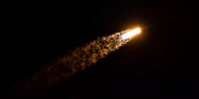 Mit Falcon 9 - SpaceX befördert 60 Starlink-Satelliten ins All