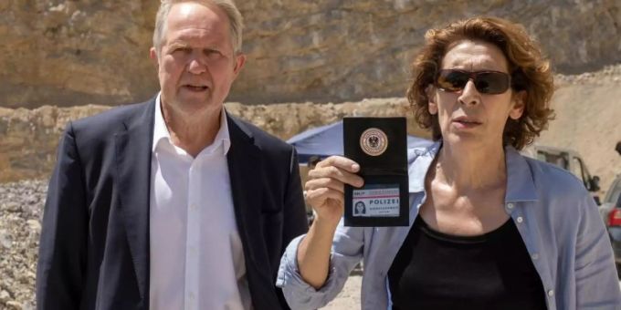 Moritz Eisner (Harald Krassnitzer) und Bibi Fellner (Adele Neuhauser) sind einer Verschwörung auf der Spur. Foto: ARD Degeto/ORF/dpa Moritz Eisner (Harald Krassnitzer) und Bibi Fellner (Adele Neuhauser) sind einer Verschwörung auf der Spur. Foto: ARD Degeto/ORF/dpa