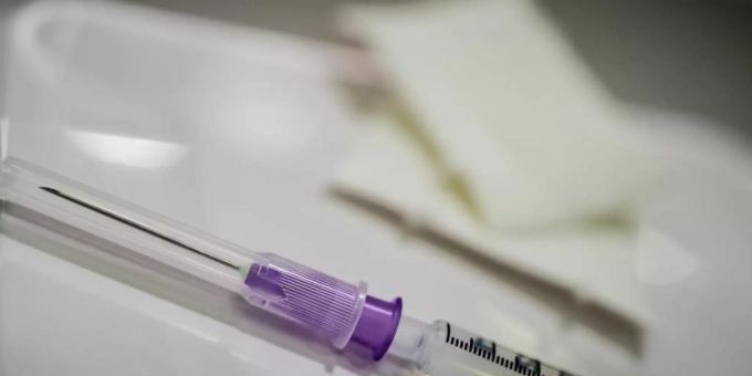 Biontech und Pfizer haben die Zulassung ihres Impfstoffs für Kinder ab 12 Jahren bei der EMA beantragt. Foto: Michael Kappeler/dpa Biontech und Pfizer haben die Zulassung ihres Impfstoffs für Kinder ab 12 Jahren bei der EMA beantragt. Foto: Michael Kappeler/dpa