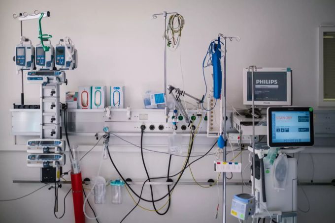 Piepsen, Alarme und medizinische Geräte: Die Intensivstation ist kein einladender Ort. Coronavirus
