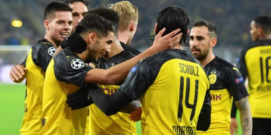 Die Spieler von Borussia Dortmund feiern. Der BVB konnte den Rückstand gegen Inter Mailand drehen. Foto: Bernd Thissen/dpa