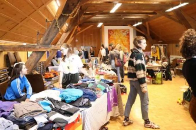 Fashionistas holen sich gerne Inspiration am Flohmarkt