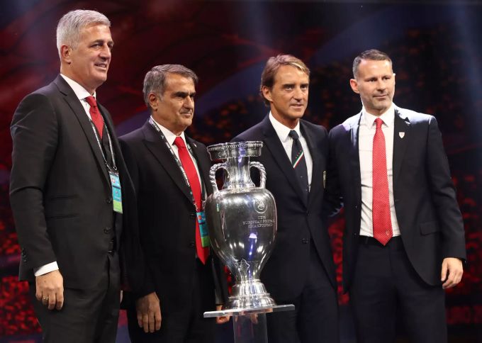 Fussball, Gruppenauslosung für die Fussball-Europameisterschaft 2020 im Romexpo Messezentrum. Fussball-EM 2020 - Auslosung
