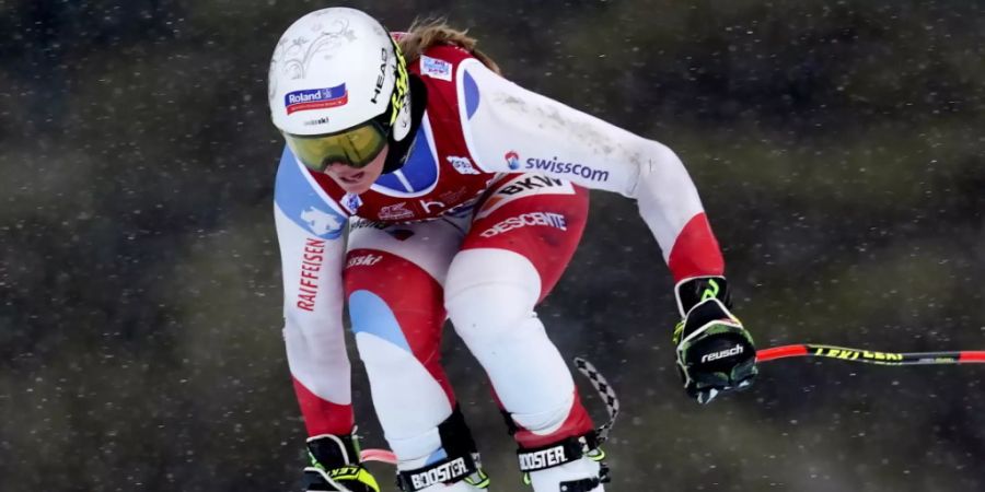 Corinne Suter unterwegs im ersten Training von Lake Louise