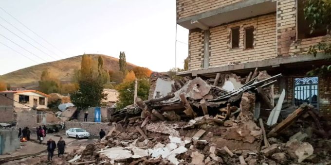 Rund 40 Häuser wurden bei dem Erdbeben zerstört. iran erdbeben