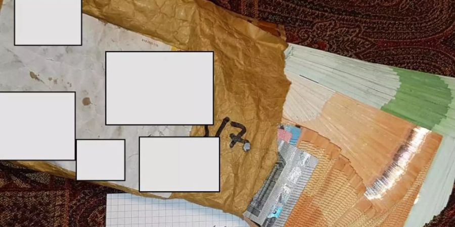 In dem Umschlag steckten 16.225 Euro in Scheinen (Hinweise auf Namen und Adresse unkenntlich gemacht). Foto: Stefan Wefers/dpa