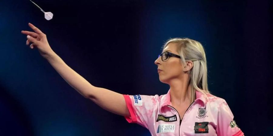 Fallon Sherrock hat die Drittrunden-Partie gegen Landsmann Chris Dobey mit 2:4 verloren. Foto: Tess Derry/PA Wire/Archivbild