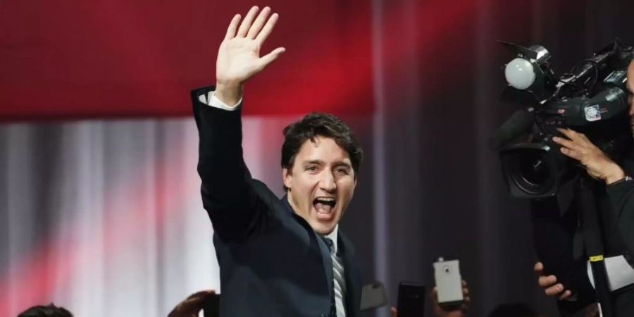 Justin Trudeau, Premierminister von Kanada, jubelt in der Wahlzentrale der Liberalen. Foto: Paul Chiasson/The Canadian Press/AP/dpa
