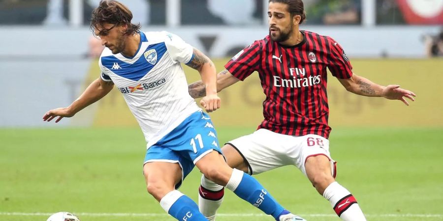 Ricardo Rodriguez (rechts, AC Milan) im Zweikampf mit Ernesto Torregrossa (Brescia).