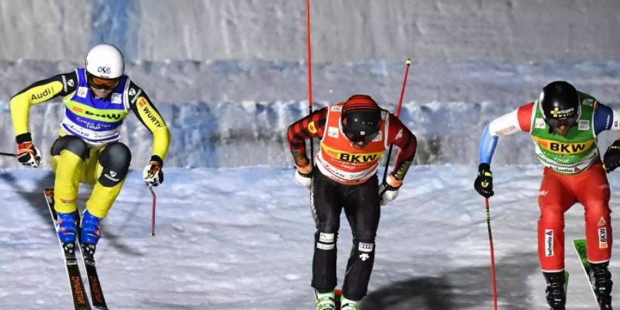 Skicrosser Florian Wilmsmann (l) in Aktion. Foto: Gian Ehrenzeller/KEYSTONE/dpa